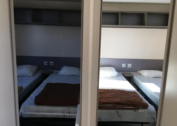 Campsite Mobilhome Avec Vue Sur Etang Bec-de-Mortagne